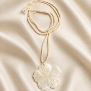 Sezane Mother of Pearl Flower Necklace
